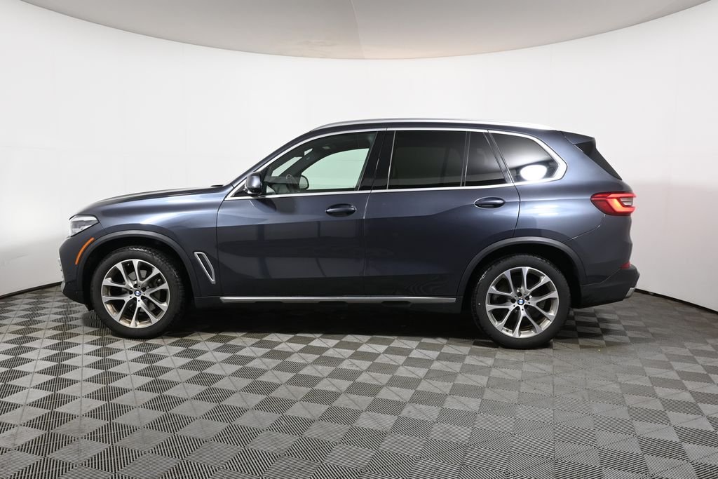 Used 2019 Gray BMW xDrive40i image 2