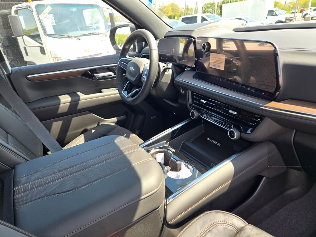 2026 Chevrolet Suburban High Country - Photo 6