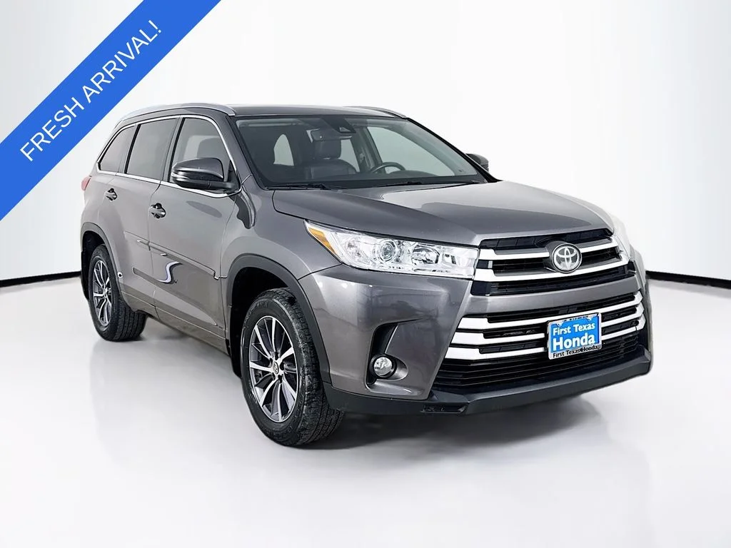Used 2018 Gray Toyota XLE image 1