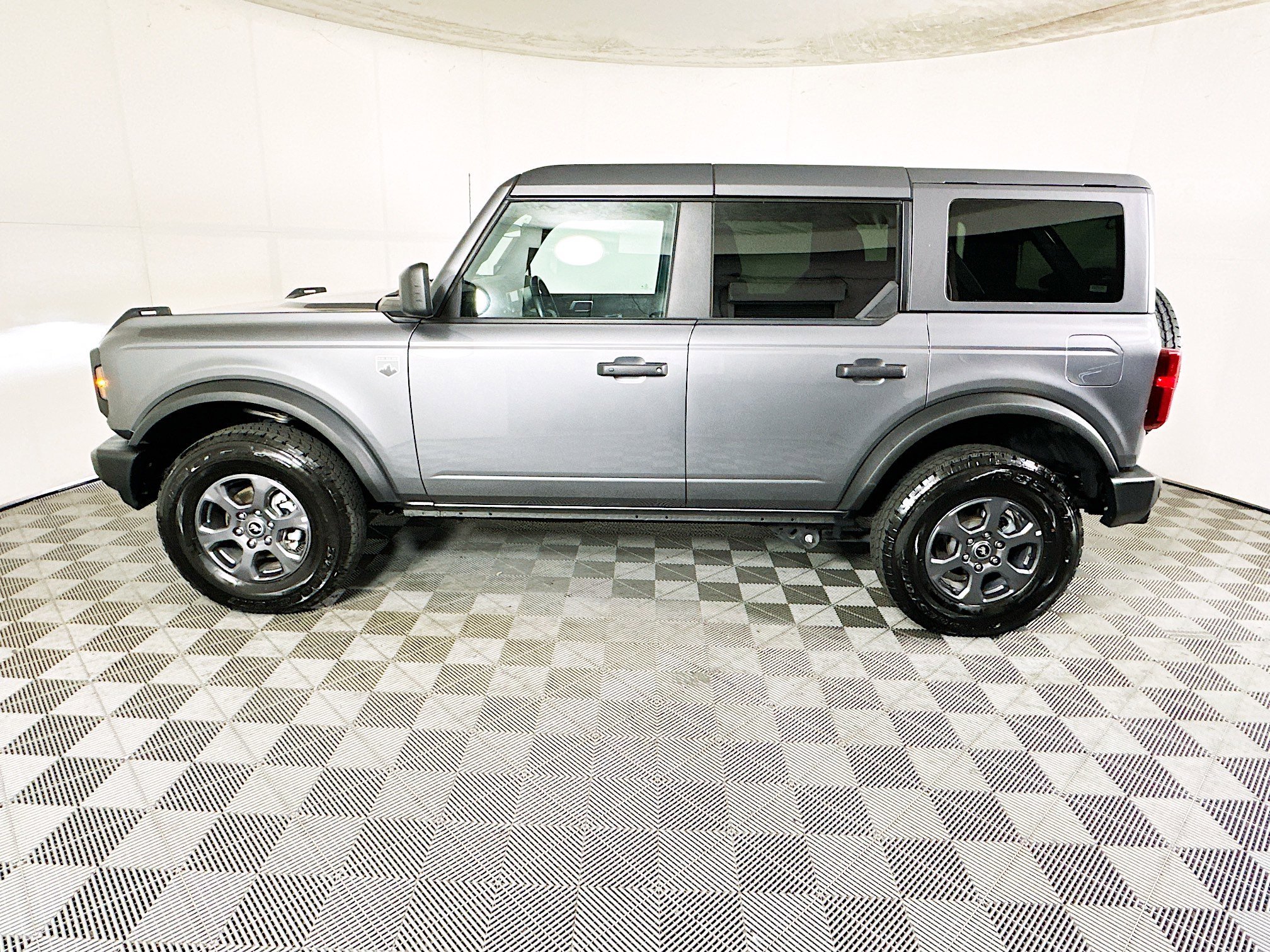 2025 Ford Bronco thumbnail 8