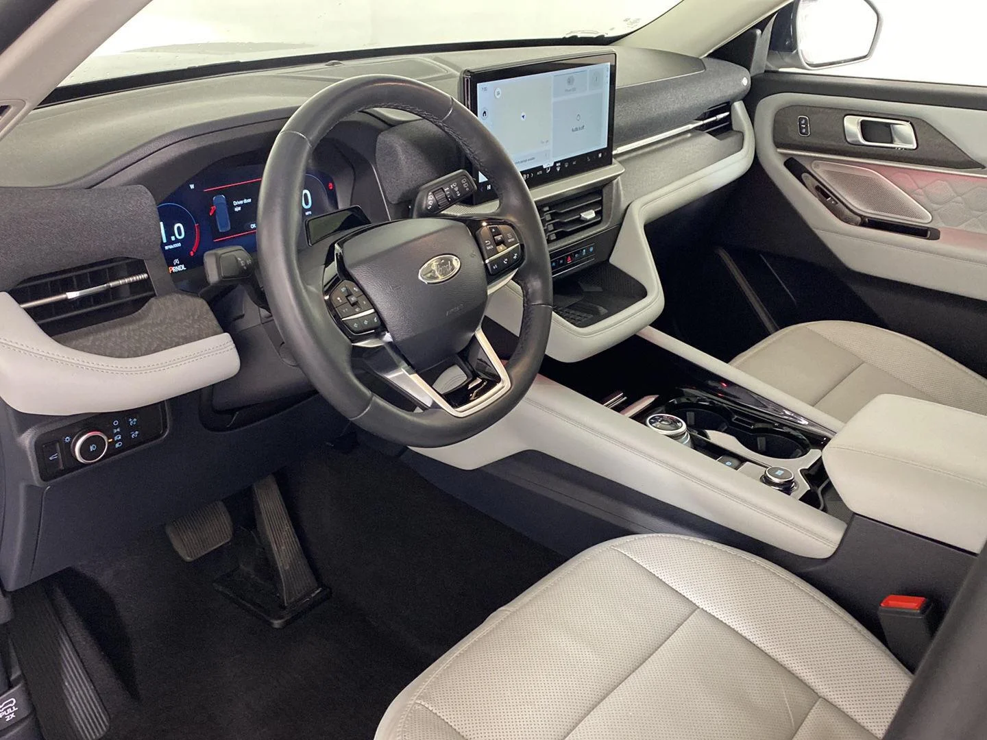Used 2025 Star White Metallic Tri-Coat Ford Platinum image 2