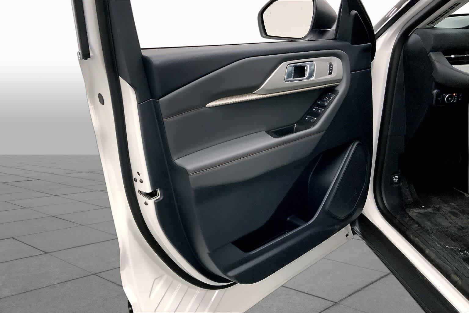 New 2026 Star White Metallic Tri-Coat Ford Active image 10