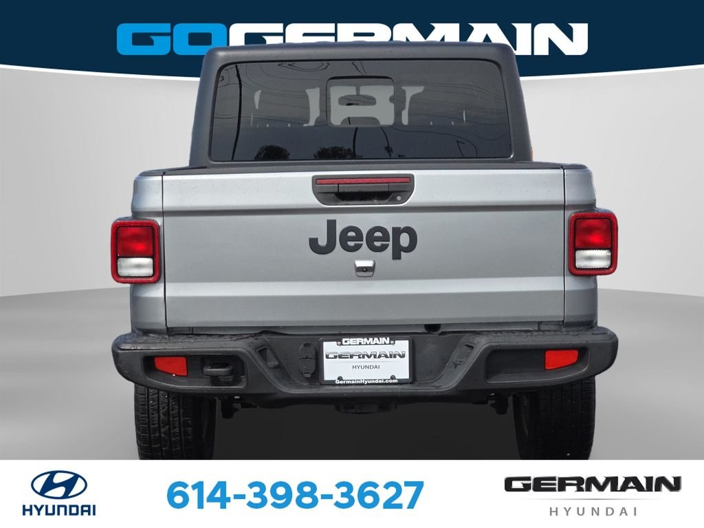 Used 2020 Silver Jeep Sport image 9