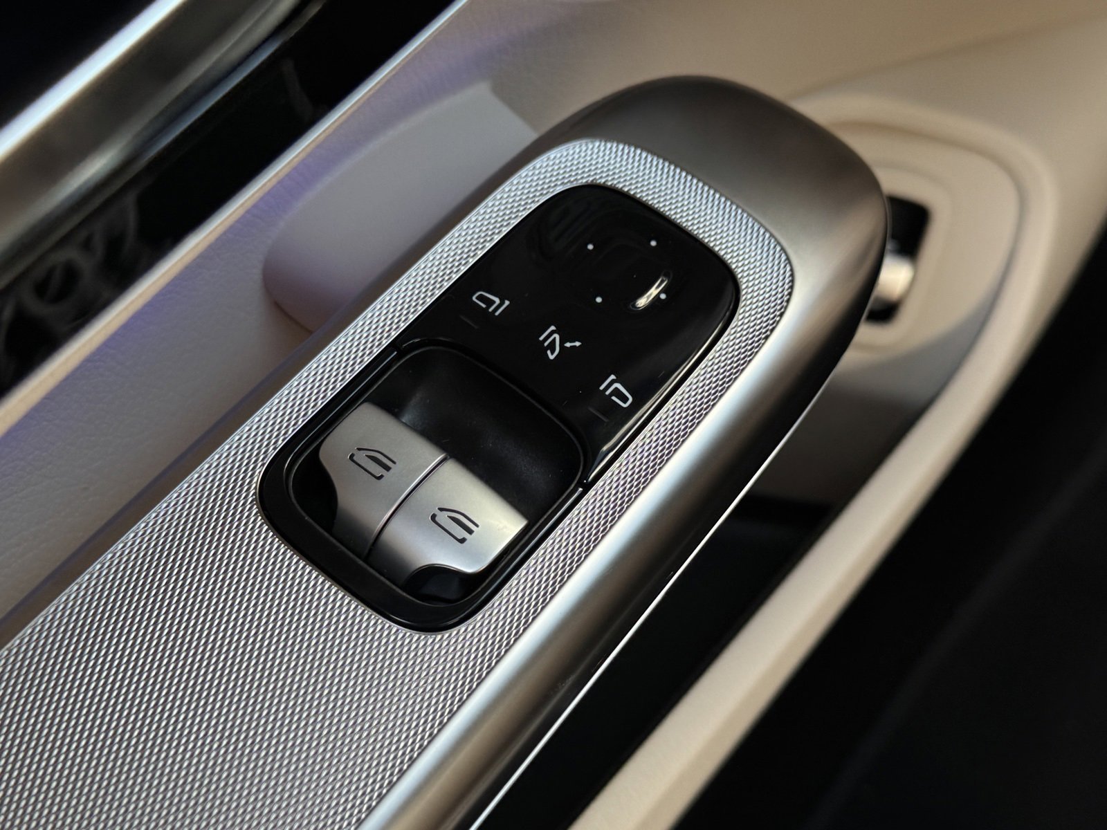 New 2026 Polar White Mercedes-Benz CLE 300 image 43