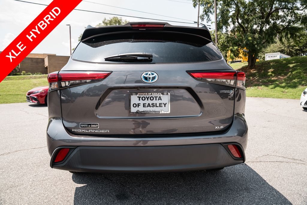 Used 2022 Magnetic Gray Metallic Toyota XLE image 6