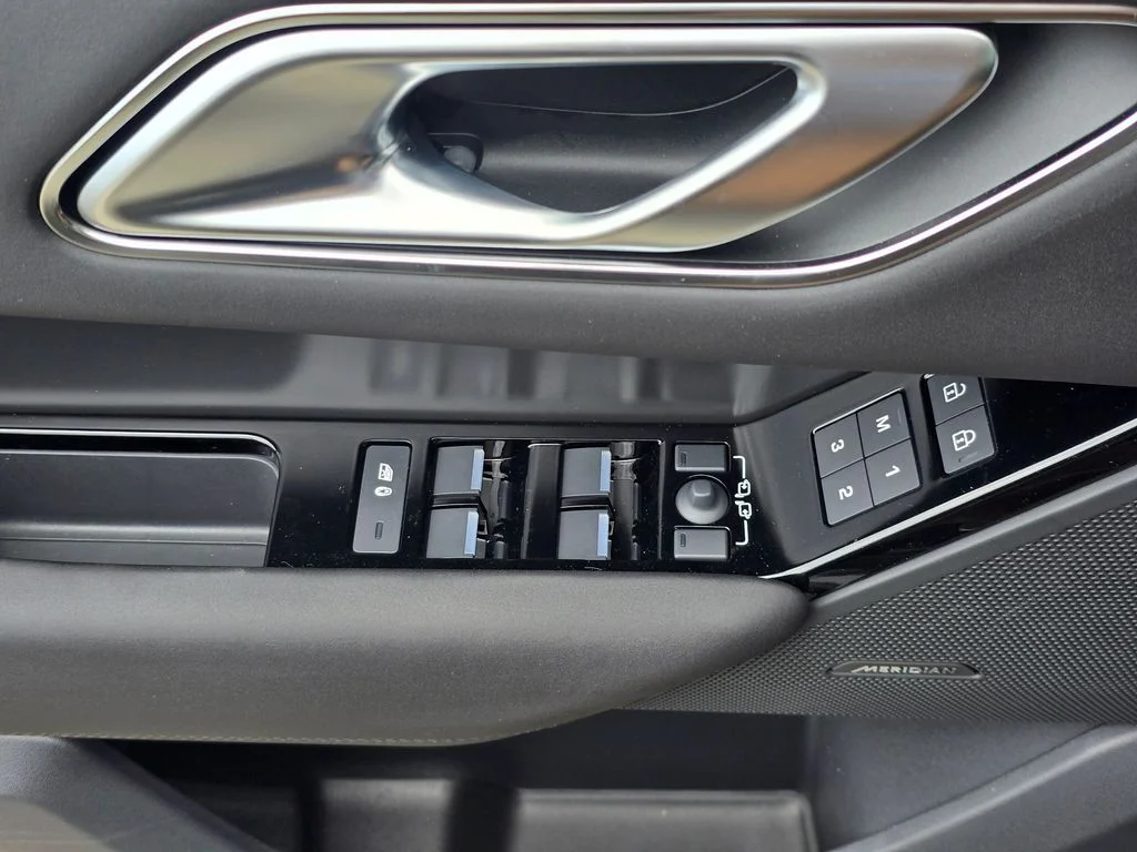 New 2026 Santorini Black LAND ROVER S image 29