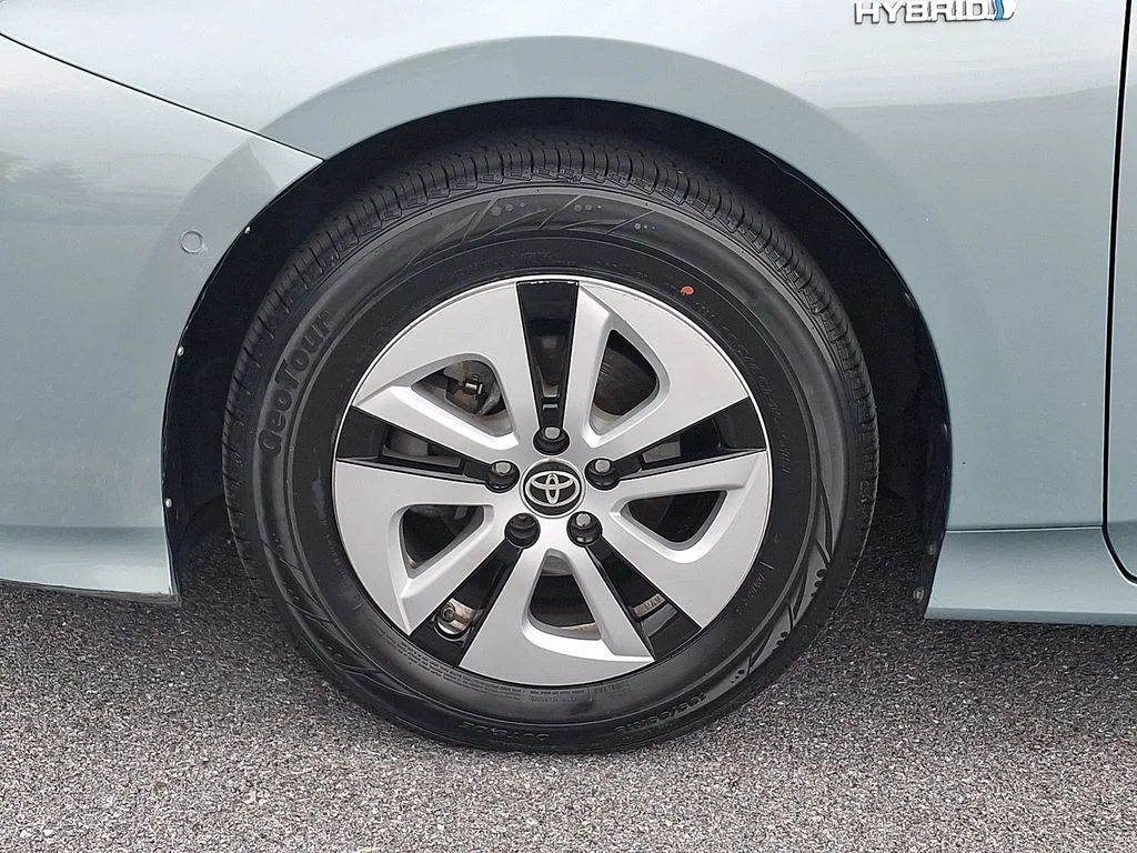 Certified Used 2018 Beige Toyota Three image 8