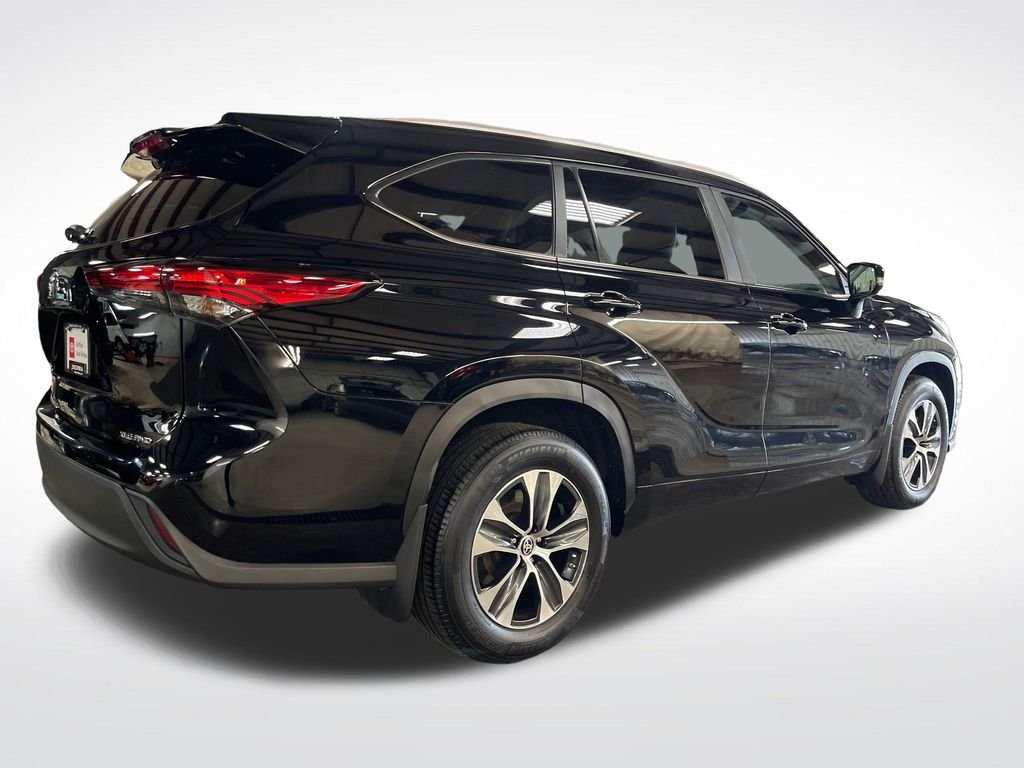 Used 2023 Black Toyota XLE image 5