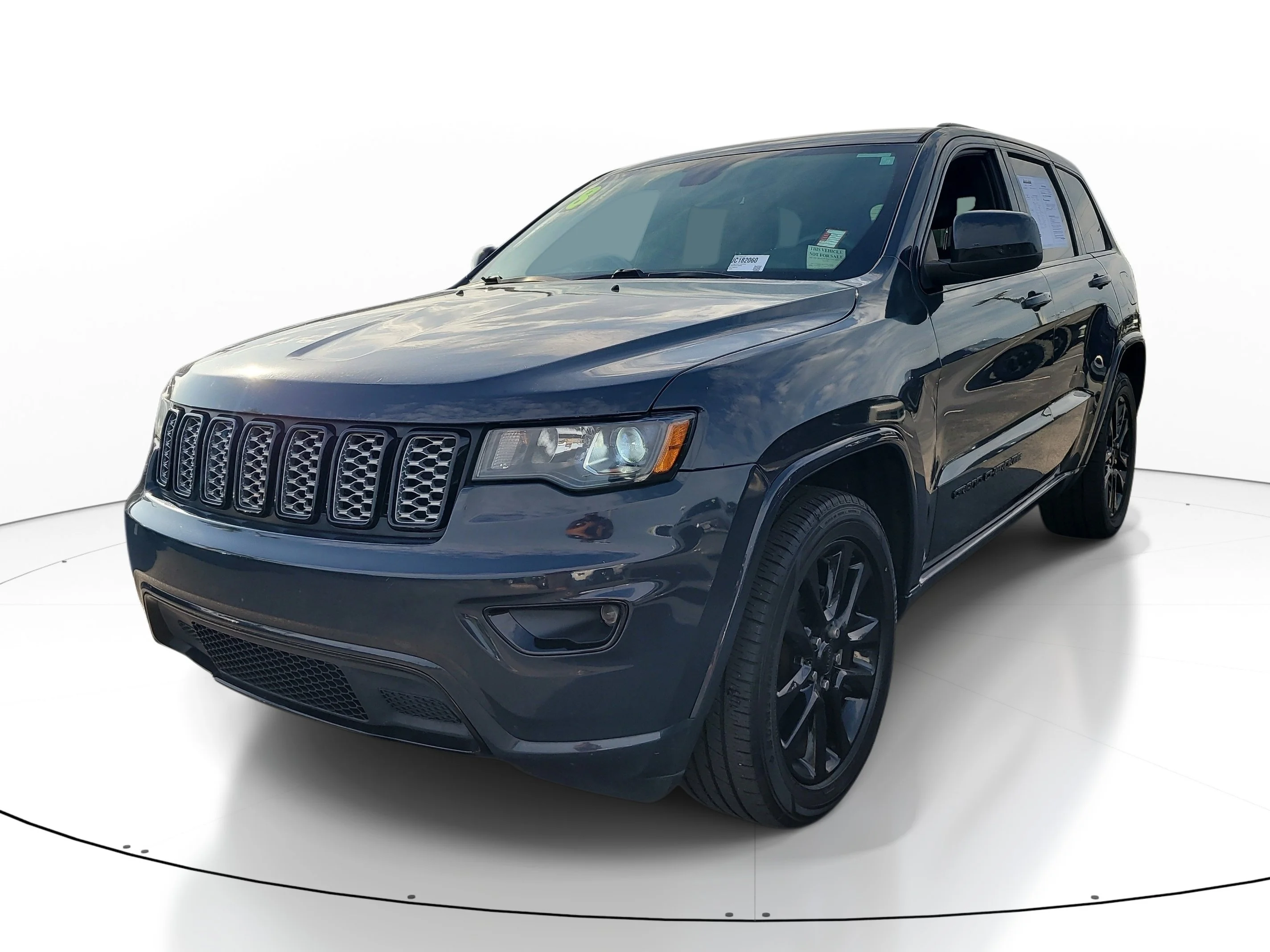 Used 2018 Rhino Clearcoat Jeep Altitude image 3