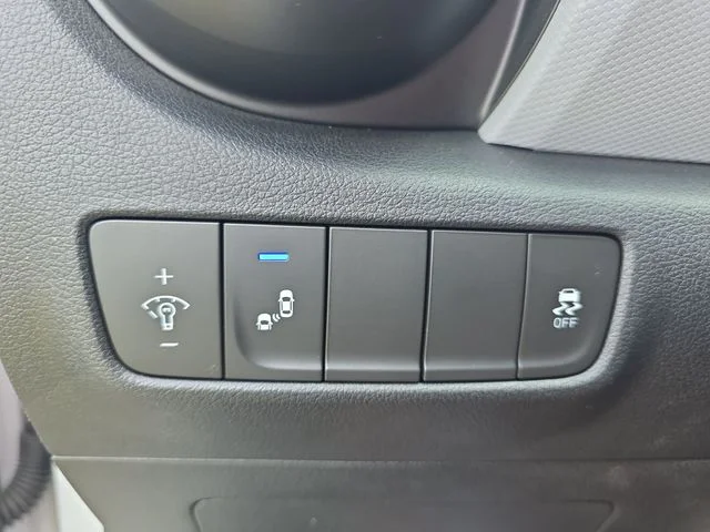 Used 2018 White Hyundai Limited image 27