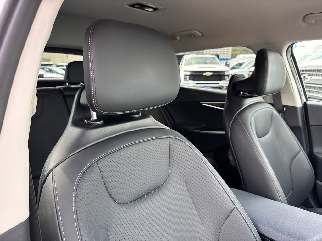 Used 2023 White Kia Wind image 15