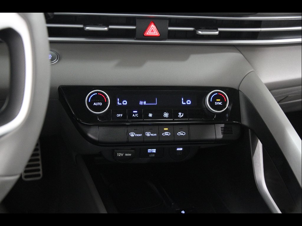 2025 Hyundai Elantra SEL - Photo 13