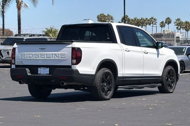Used 2025 Platinum White Honda Black Edition image 4
