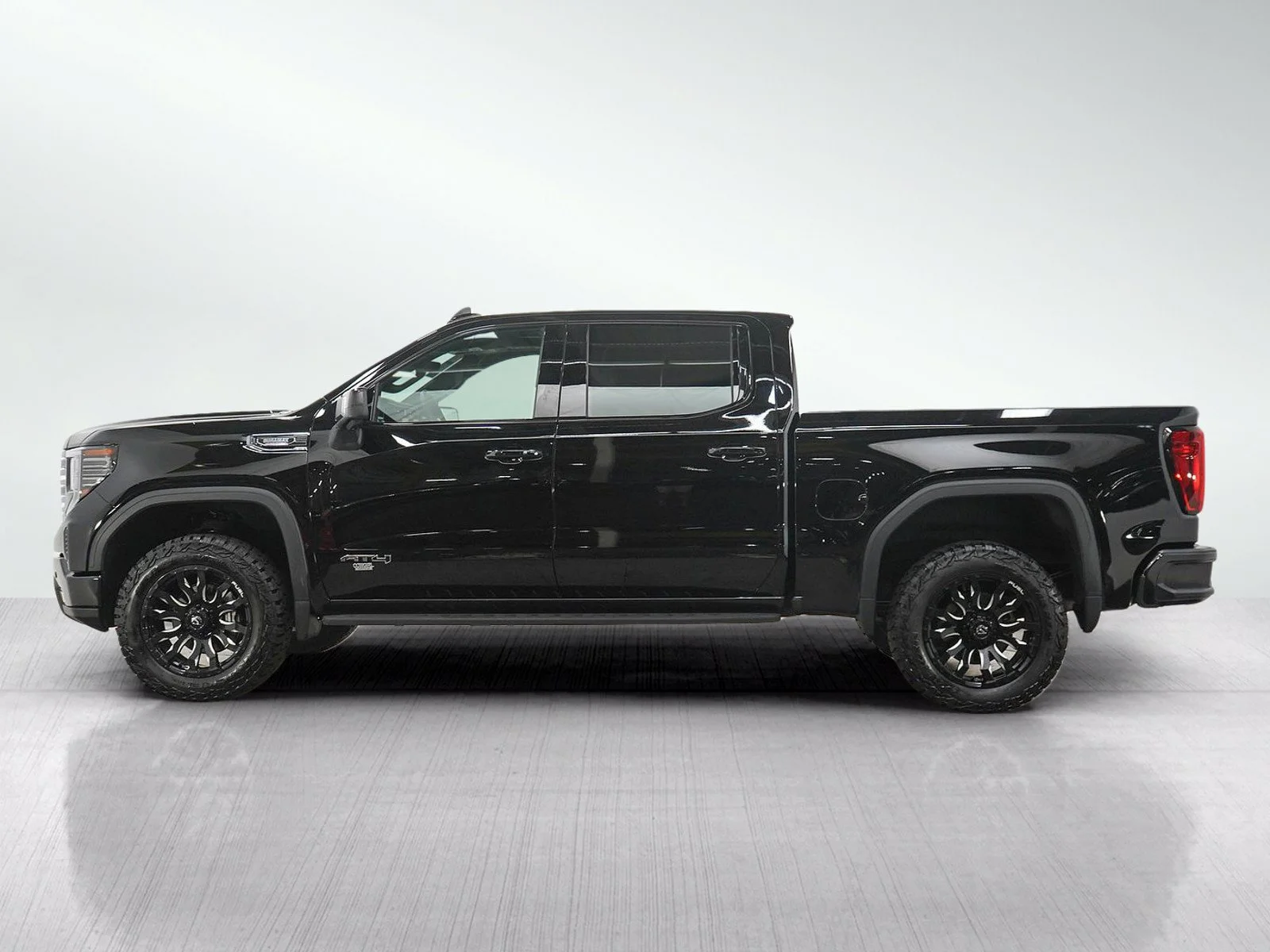 Used 2024 GMC Sierra 1500 AT4 with VIN 3GTUUEE84RG223779 for sale in Roseville, Minnesota