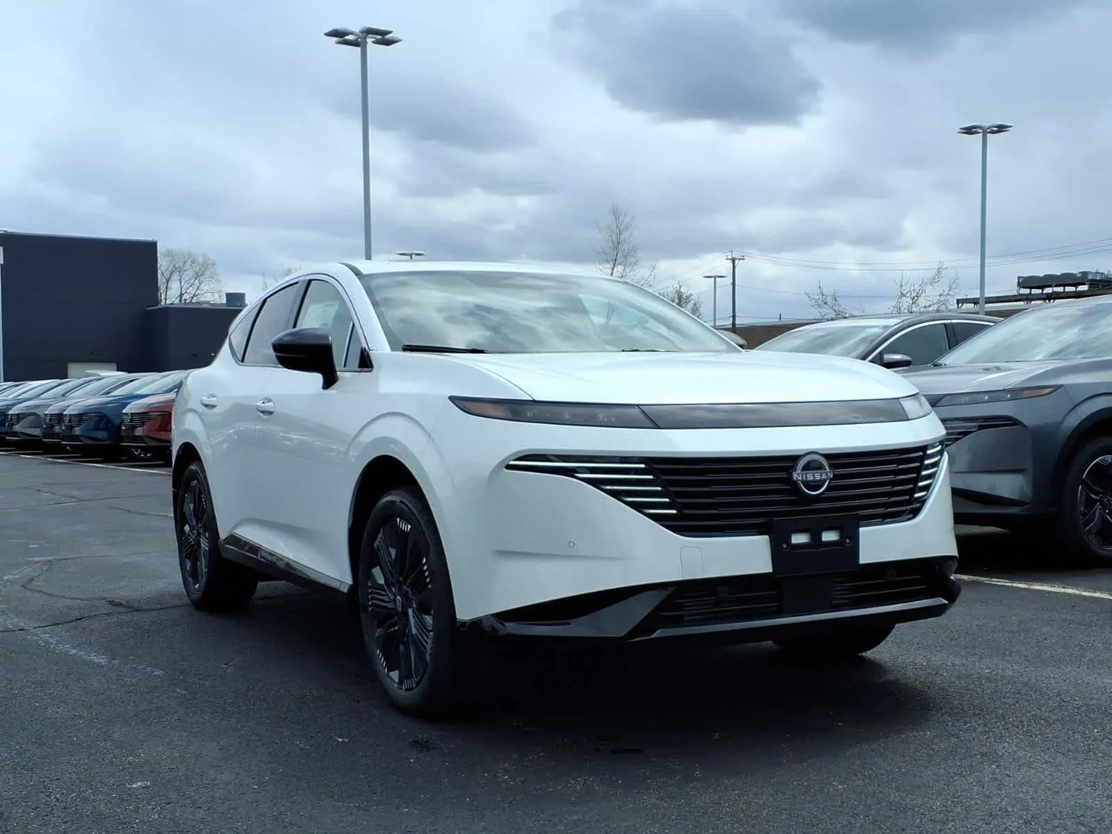 New 2026 Everest White Pearl Tricoat Nissan Platinum image 2