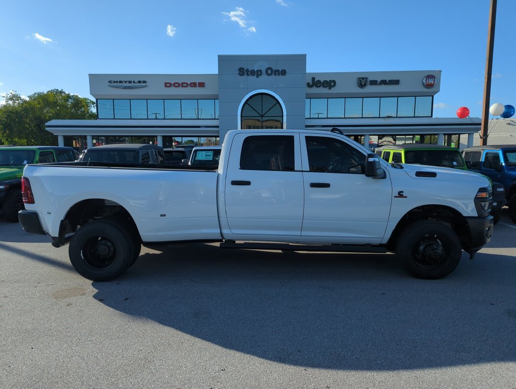 New 2026 Bright White Clear-Coat Exterior Paint Ram Tradesman image 8