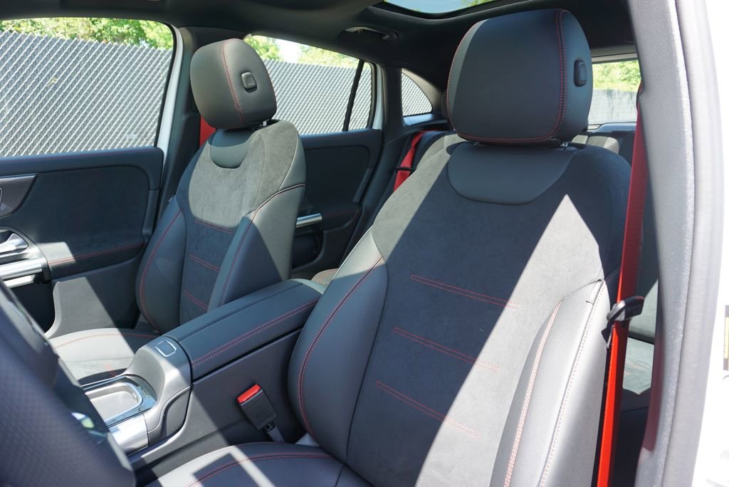 New 2026 Polar White Mercedes-Benz GLA 35 AMG® image 32