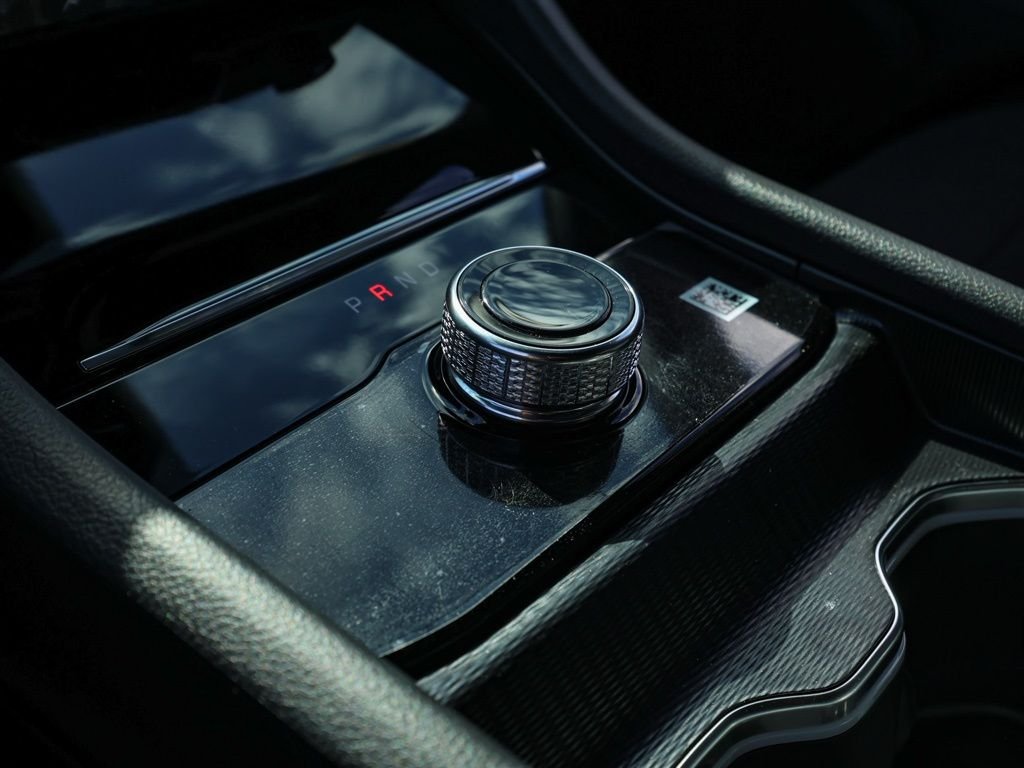 New 2026 Bright White Clear-Coat Exterior Paint Jeep Laredo X image 30