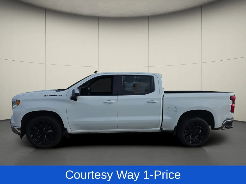 Used 2022 White Chevrolet LT image 5