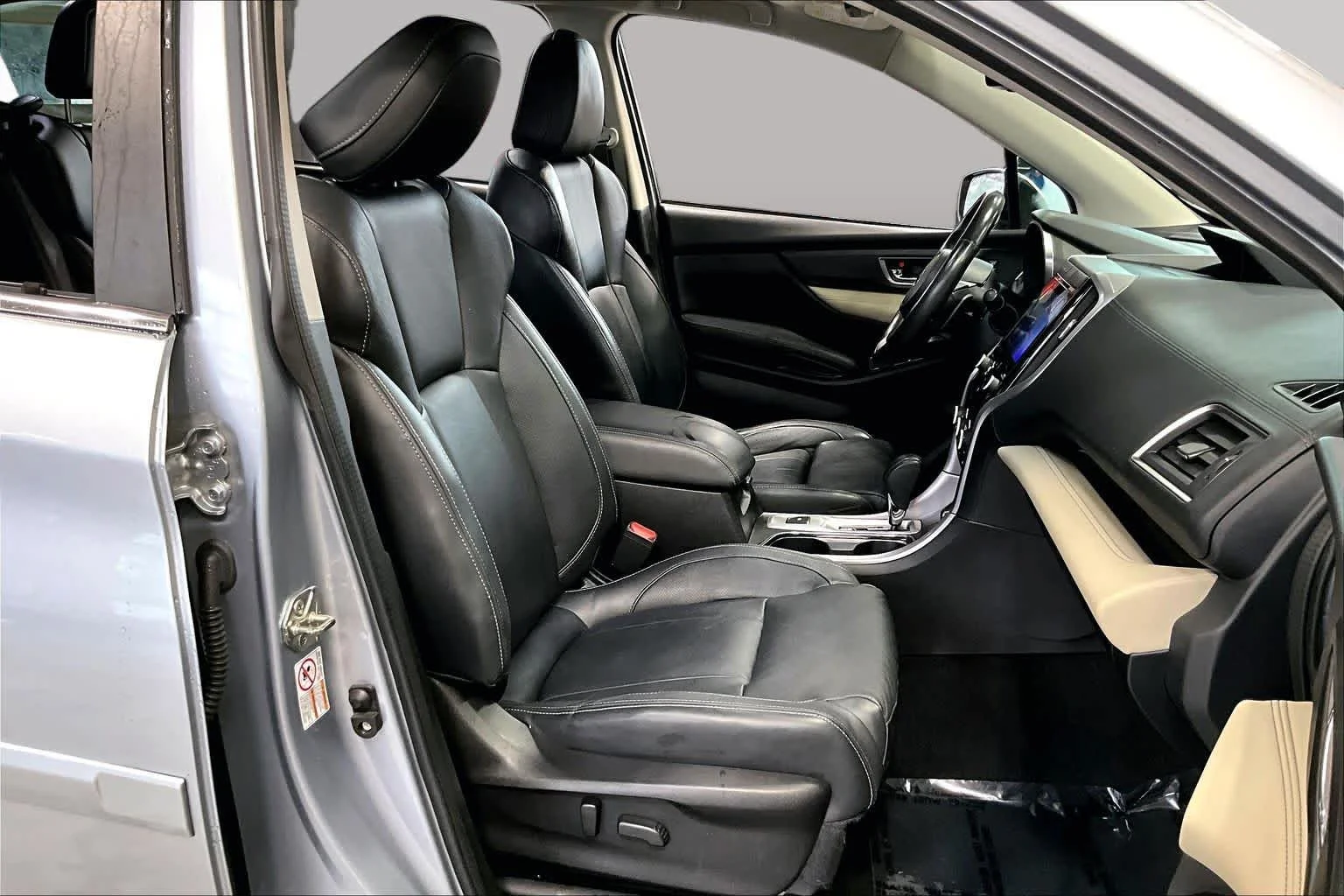 Used 2019 Ice Silver Metallic Subaru Limited image 8