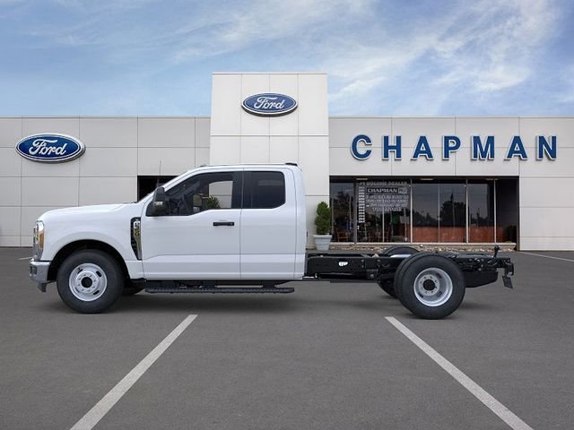 New 2025 Oxford White Ford F-350® XL image 3
