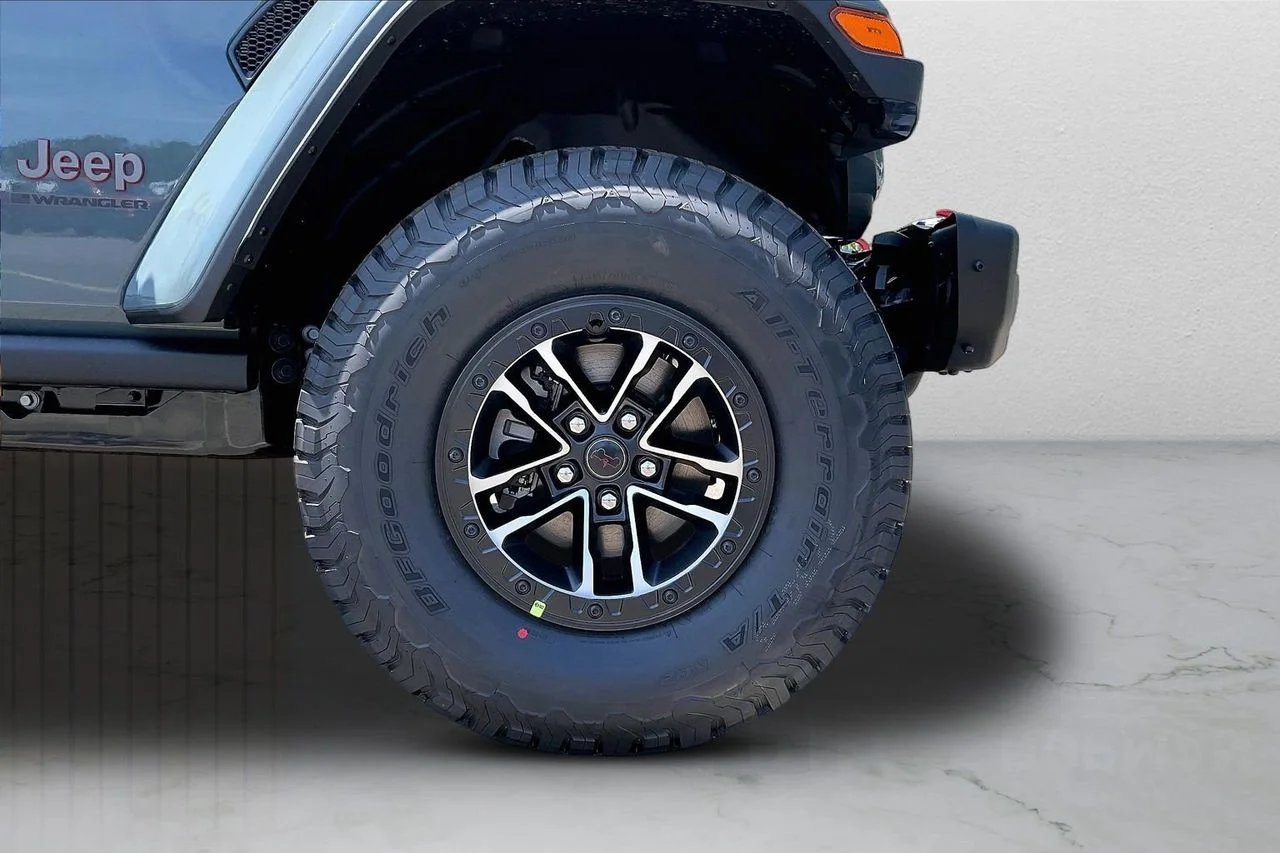 New 2026 Anvil Clear-Coat Exterior Paint Jeep Rubicon X image 28