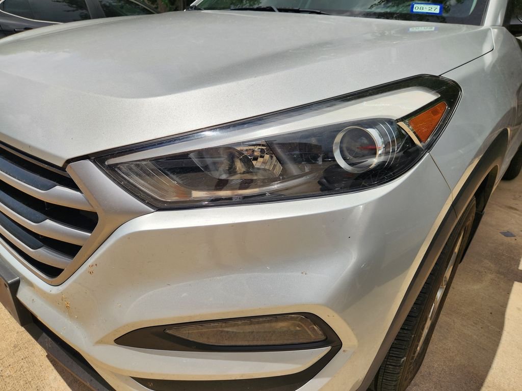 Used 2017 Molten Silver Hyundai SE image 8