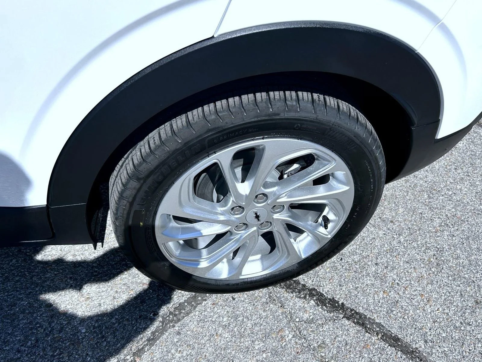 New 2027 Summit White Chevrolet LT image 22