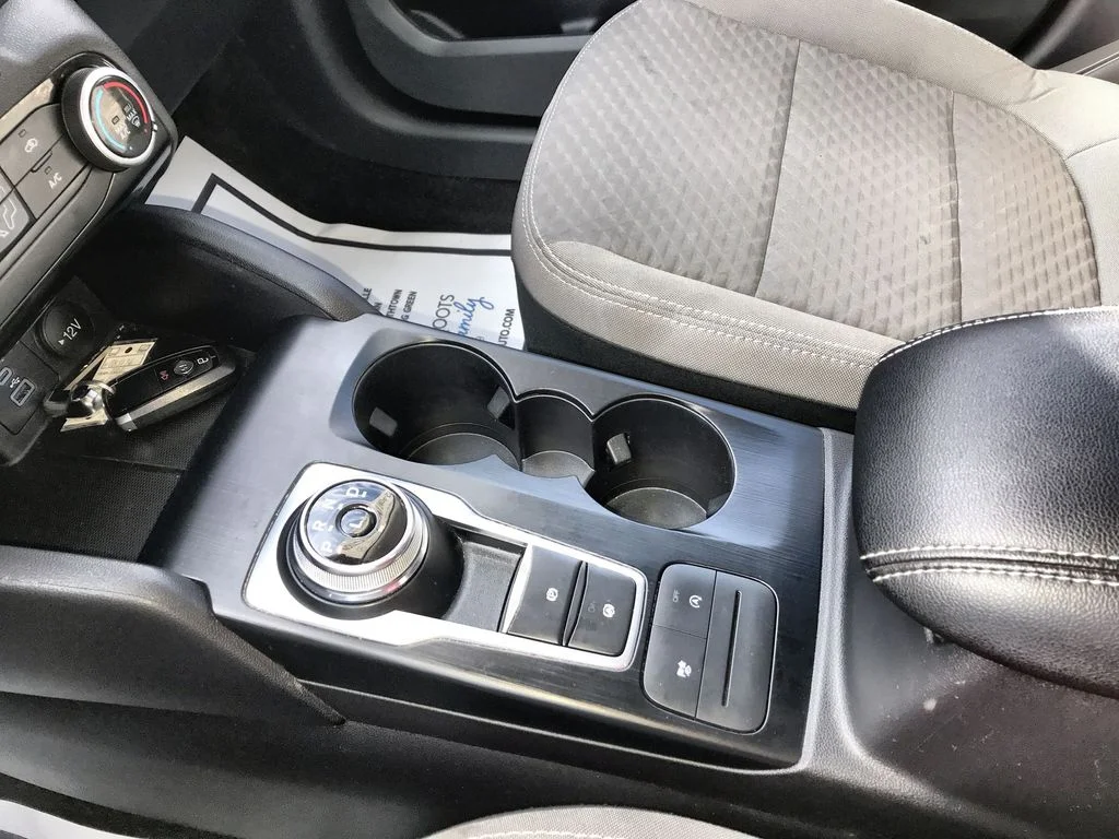 Used 2022 White Ford SE image 22