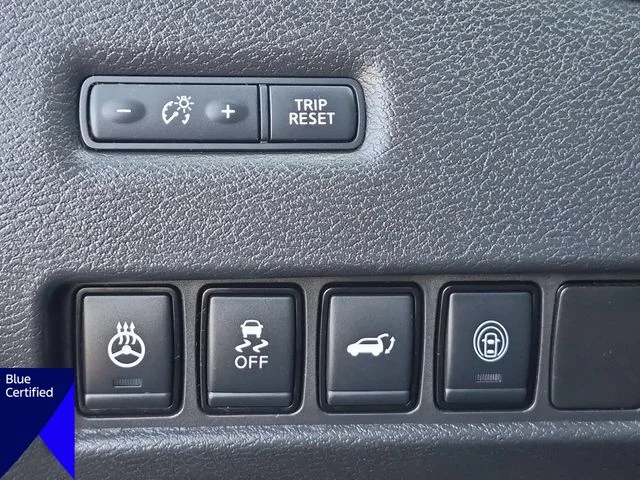 Used 2021 Red Nissan Platinum image 17