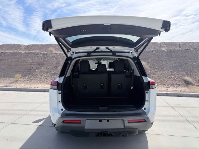 New 2026 Everest White Pearl TriCoat Nissan Platinum image 40