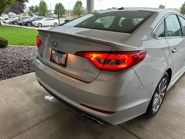 Used 2015 Silver Hyundai Sport image 6