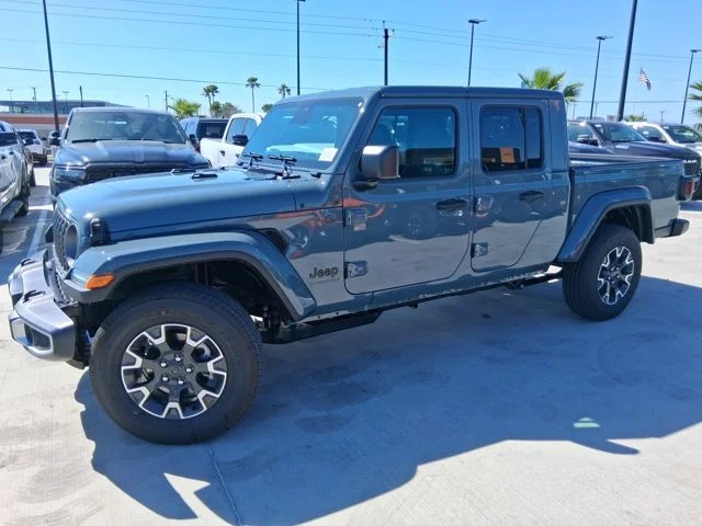New 2026 Anvil Clear-Coat Exterior Paint Jeep Sahara image 3