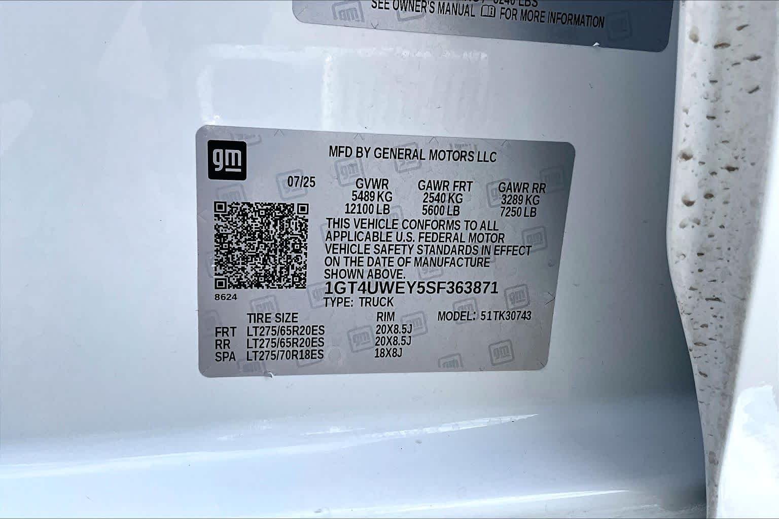 Used 2025 Summit White GMC Denali image 37