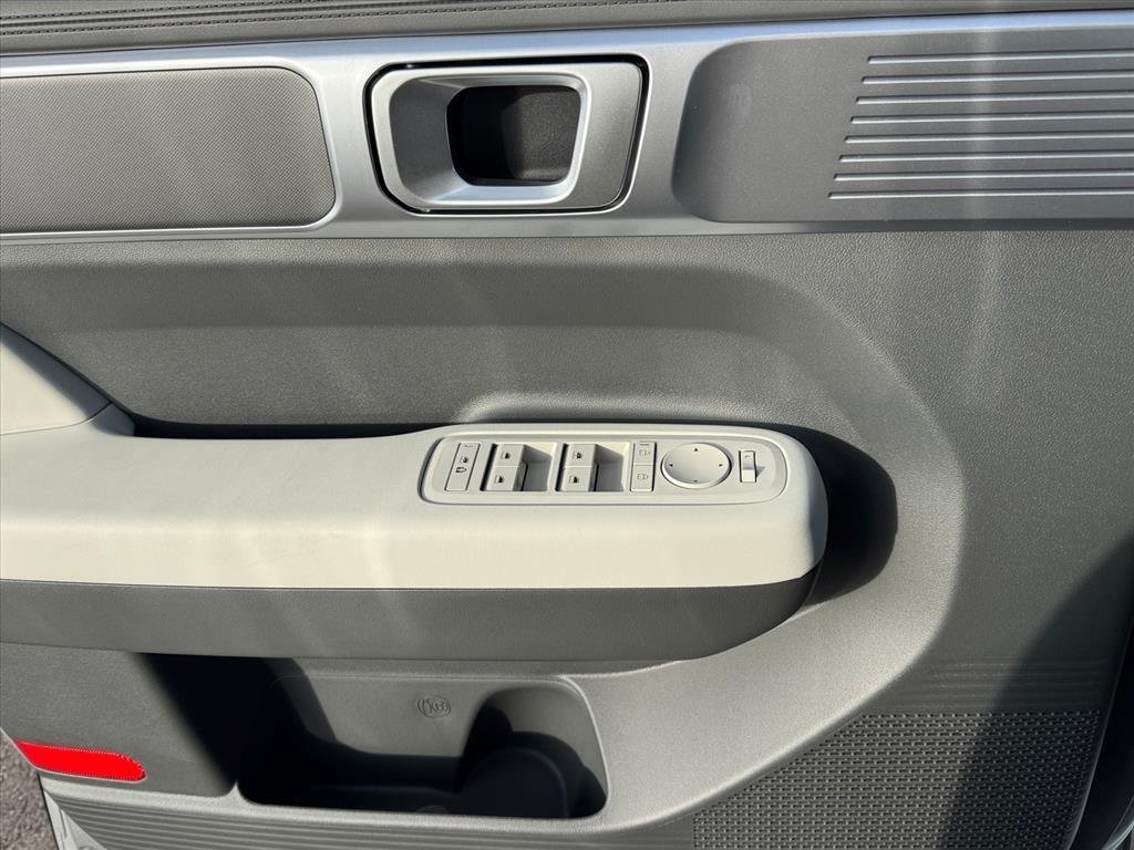 New 2026 Shimmering Silver Pearl Hyundai SE AWD image 10