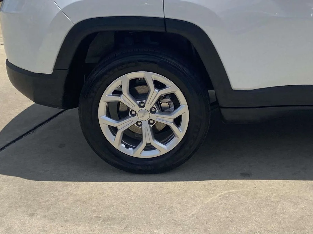 Used 2024 White Jeep Latitude image 13