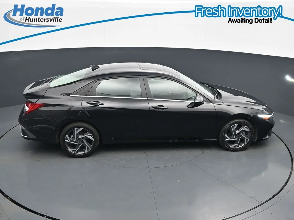 Used 2025 Abyss Black Hyundai SEL Convenience image 26