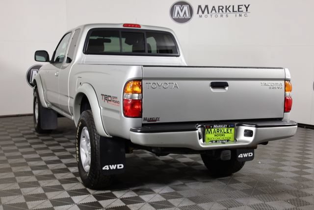 Used 2002 Silver Toyota  image 28