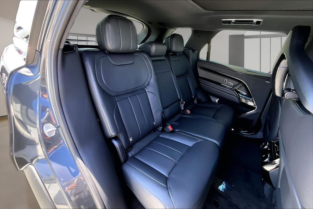 New 2026 CARPATHIAN GREY Land Rover Dynamic SE image 10