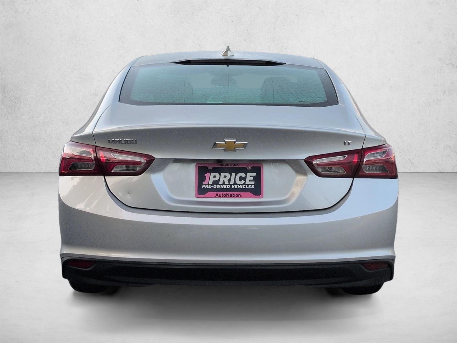 Used 2022 Silver Ice Metallic Chevrolet LT image 7