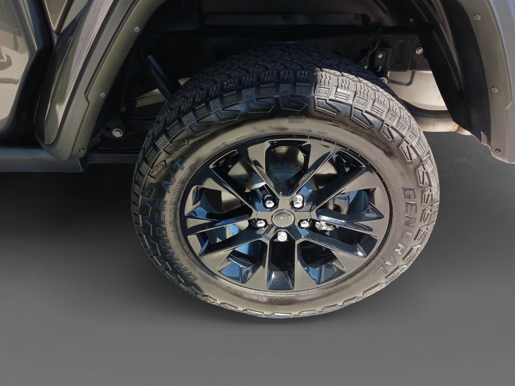 Used 2025 Gray Jeep Nighthawk image 8
