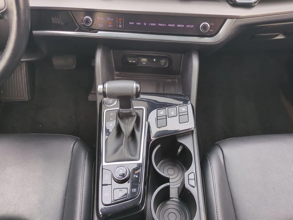 Used 2023 White Kia EX image 19