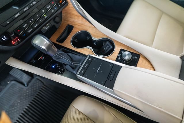 Used 2022 White Lexus 350L image 22