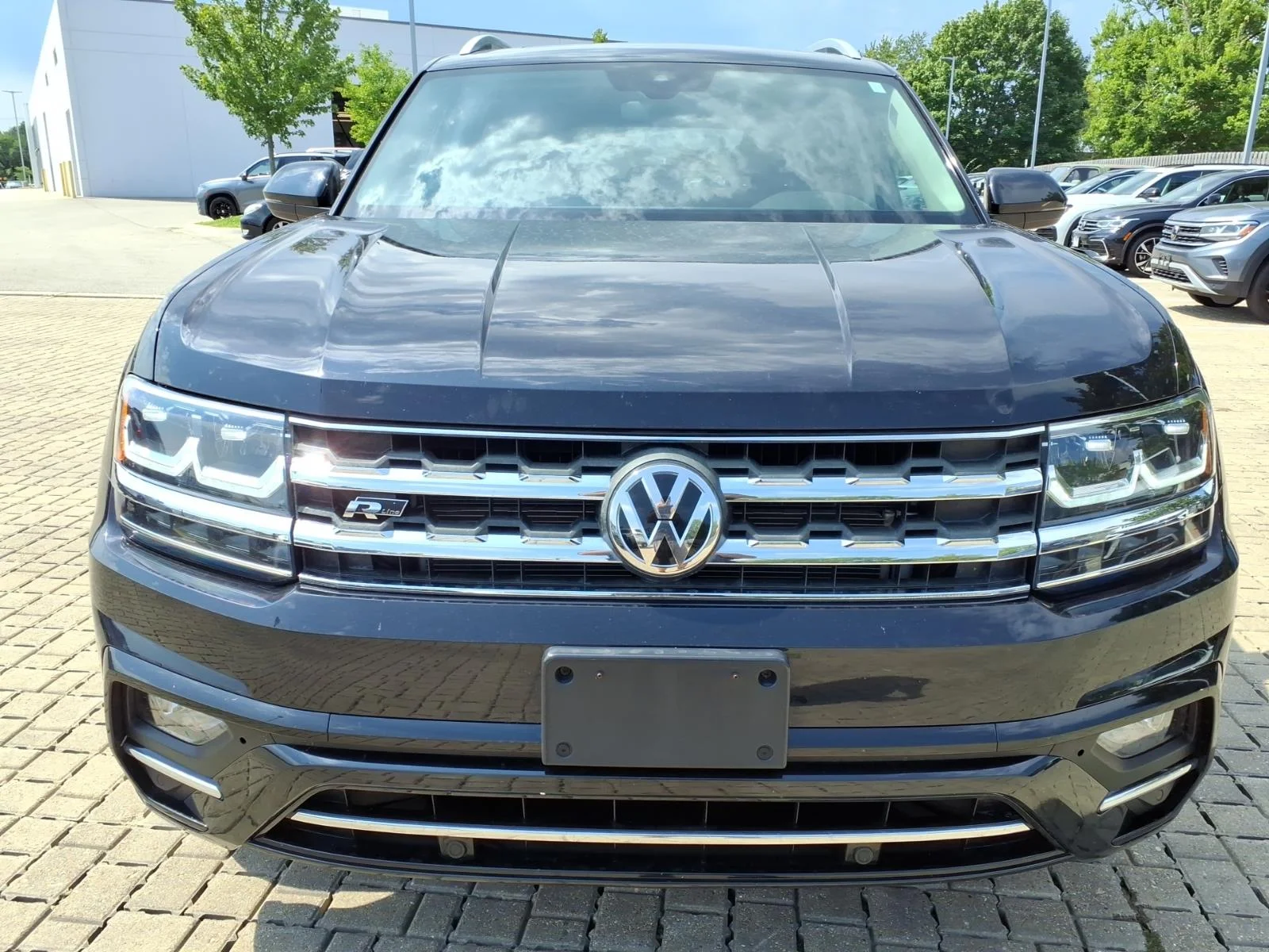 Used 2018 Black Volkswagen V6 SEL 4Motion image 2
