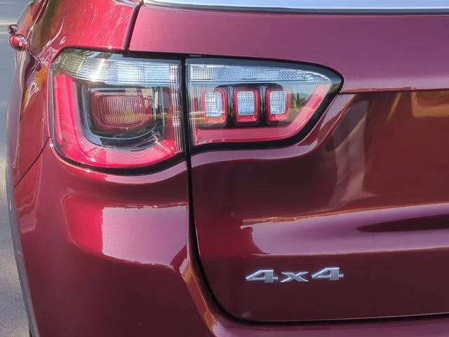 Used 2022 Red Jeep Latitude Lux image 21