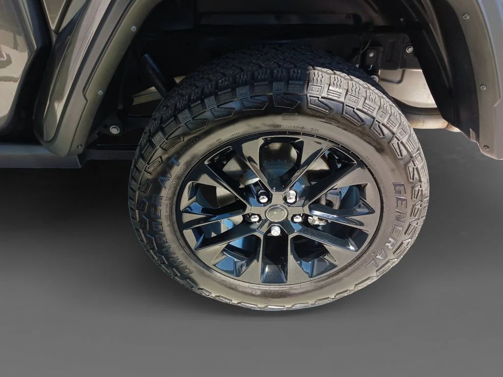 Used 2025 Gray Jeep Nighthawk image 8