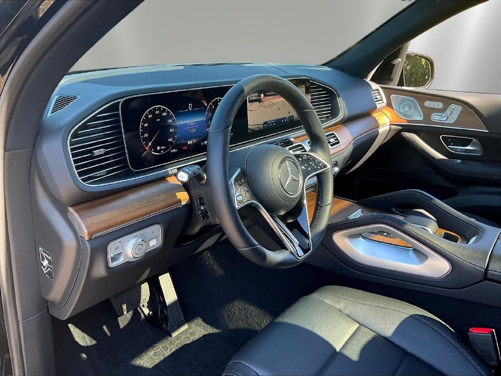 Certified Used 2025 Obsidian Black Metallic Mercedes-Benz GLE 450 image 19
