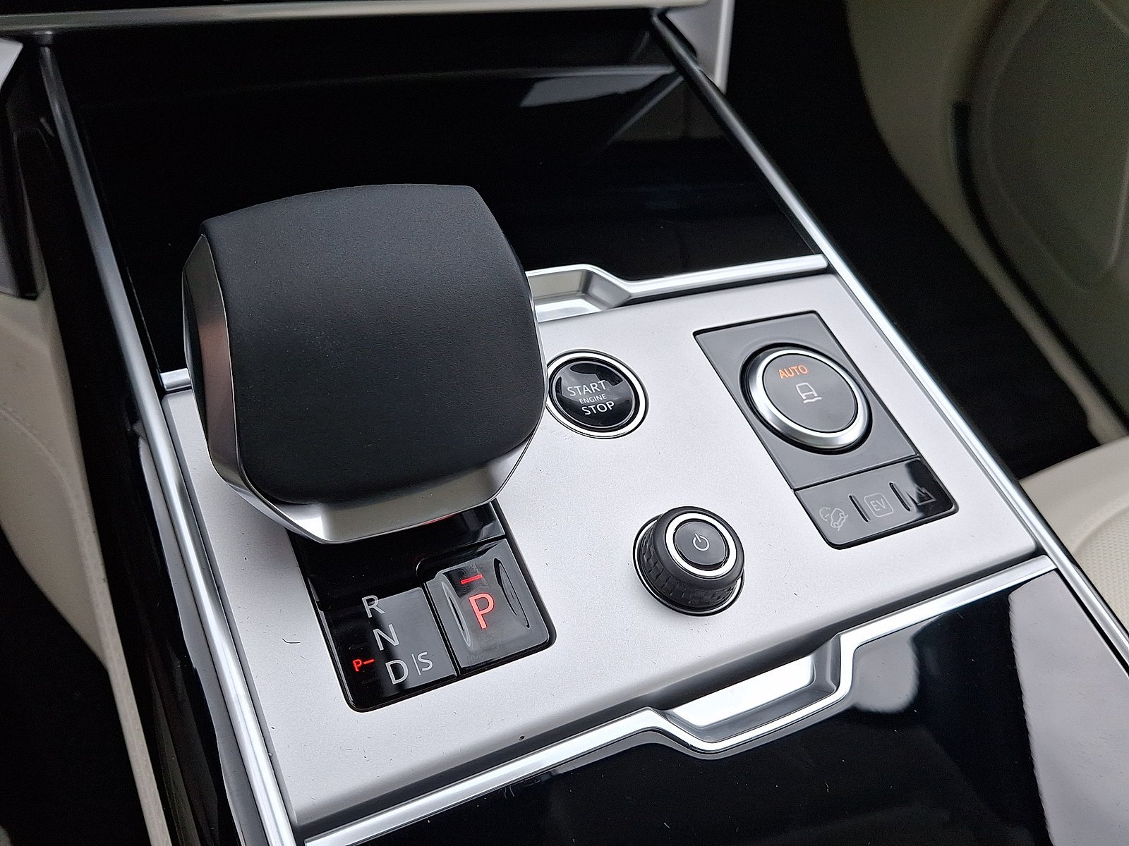 New 2027 Santorini Black LAND ROVER  image 16
