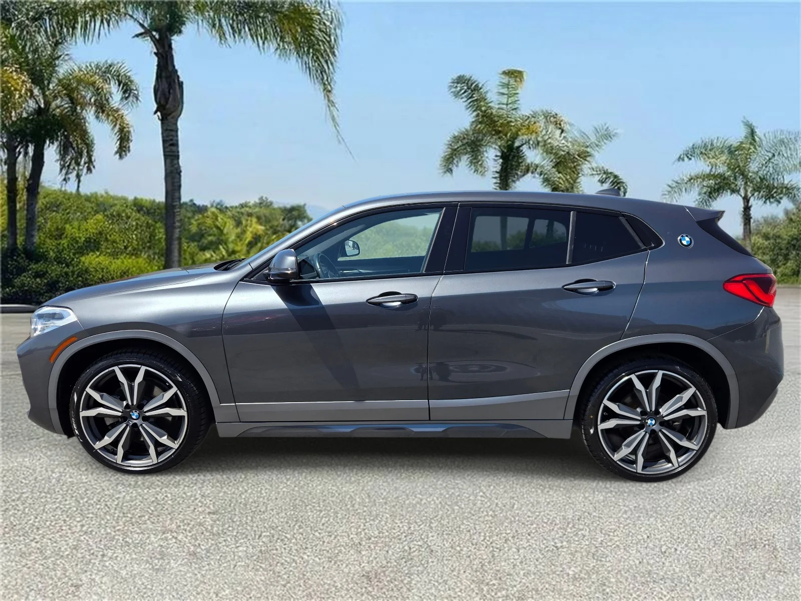 Used 2018 Mineral Gray Metallic BMW xDrive28i Sports Activity Coupe image 2