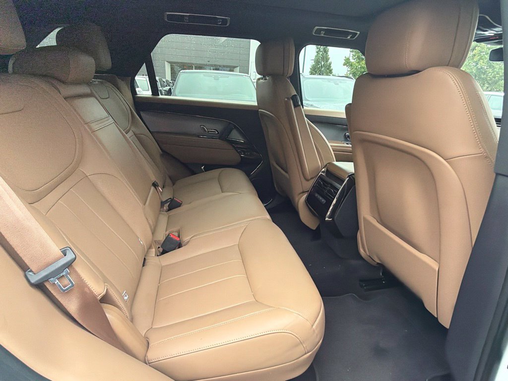 Used 2023 Fuji White Land Rover SE image 12